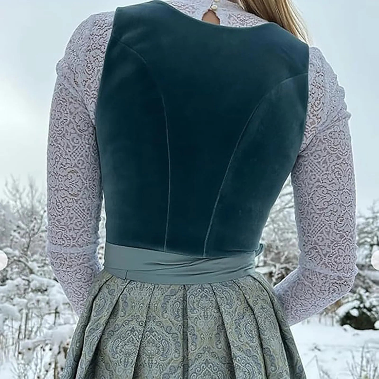 Stylish Women's Oktoberfest Dirndl with Vintage Lacing and Charming Apron Design