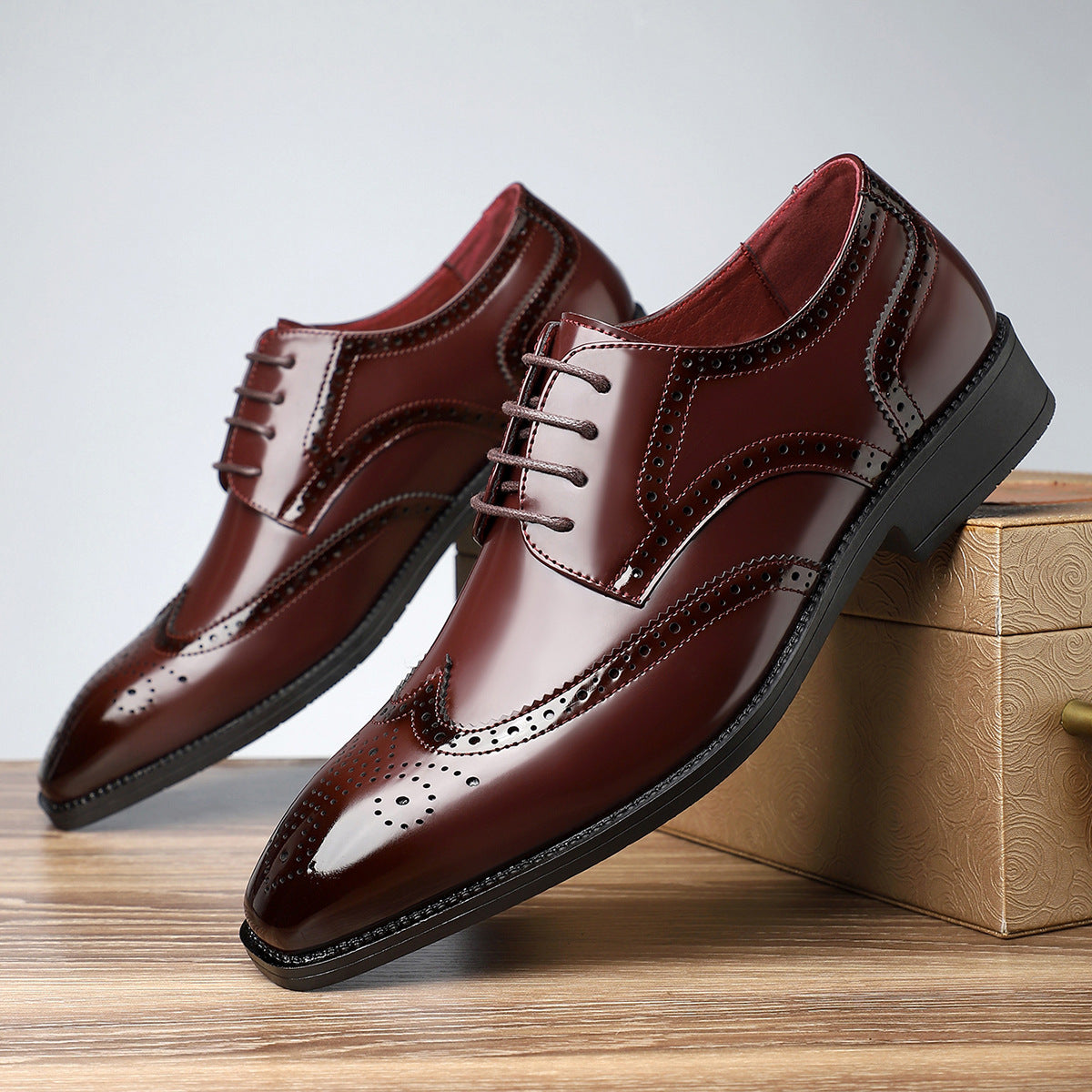Men Brogue Dress Shoes with Cushioned Insoles and Wingtip Design