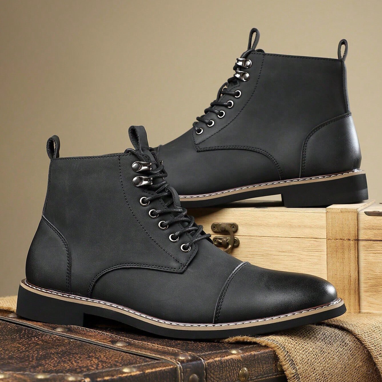 Men Leather Boots with Cushioned Insoles and Reinforced Stitching