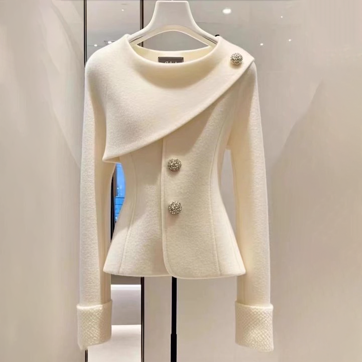 Lola | Stylish Blazer with Buttons for an Elegant Look