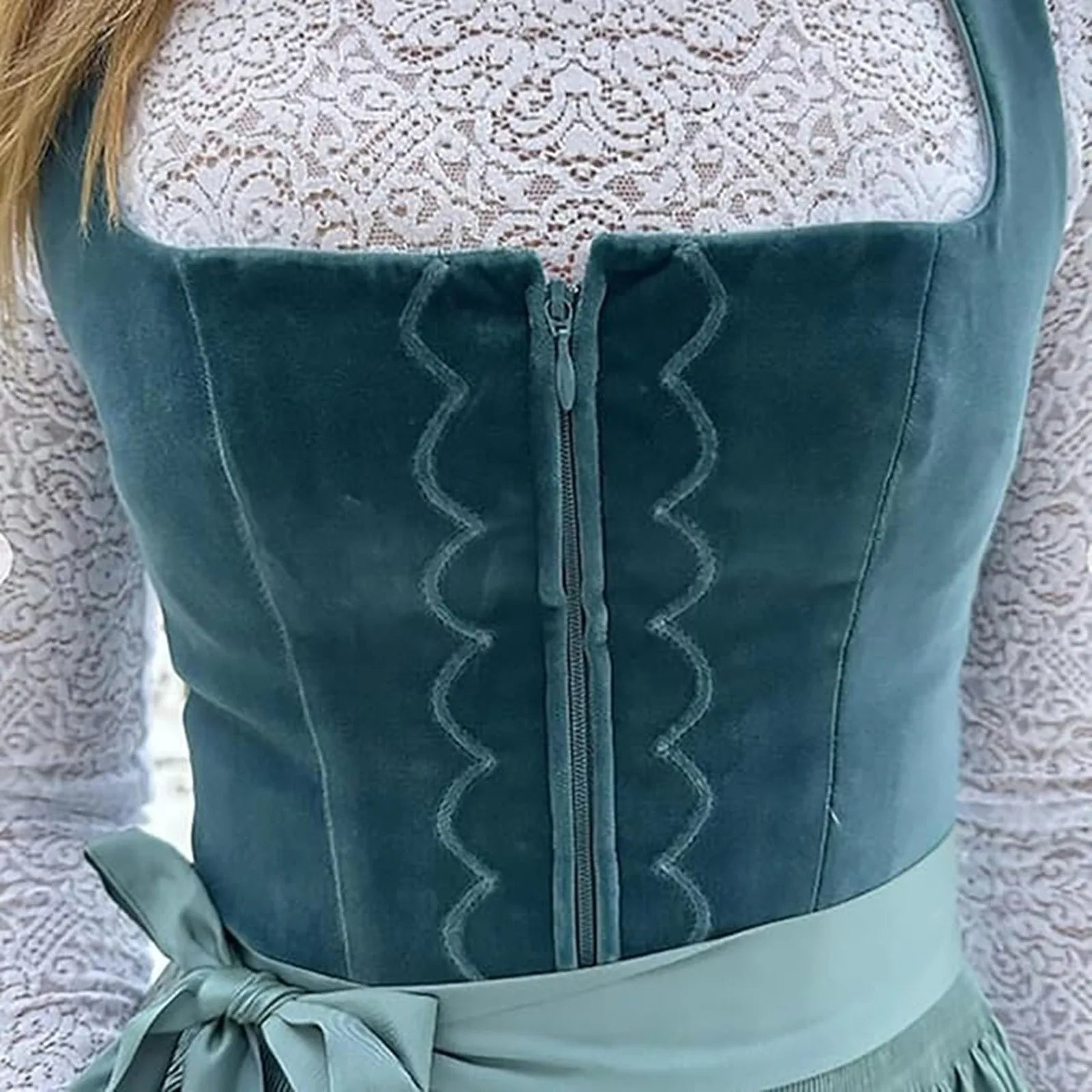 Stylish Women's Oktoberfest Dirndl with Vintage Lacing and Charming Apron Design