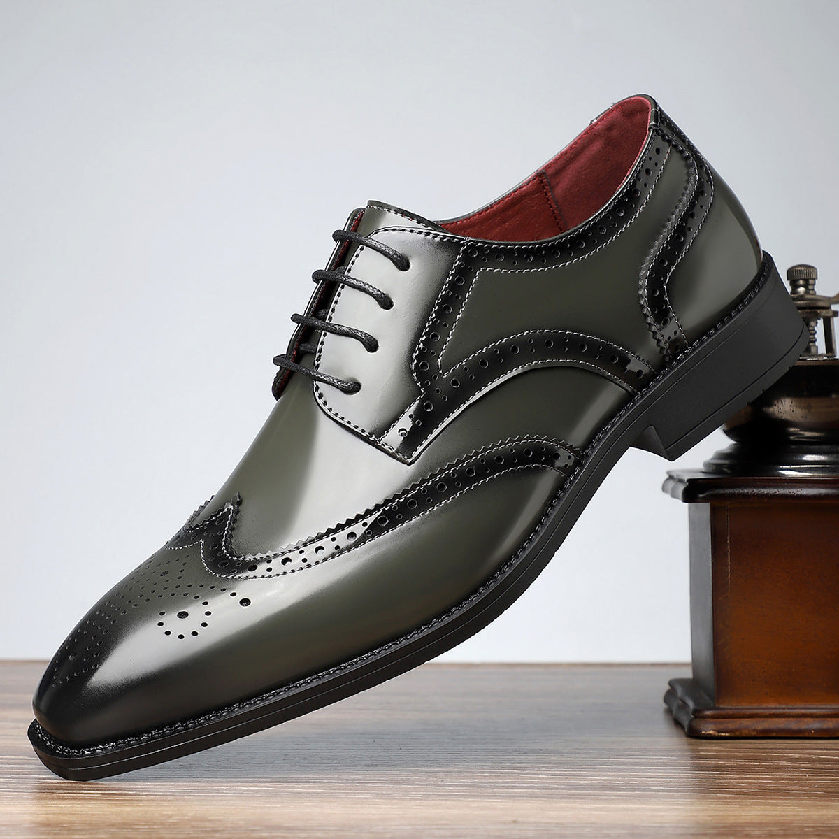 Men Brogue Dress Shoes with Cushioned Insoles and Wingtip Design