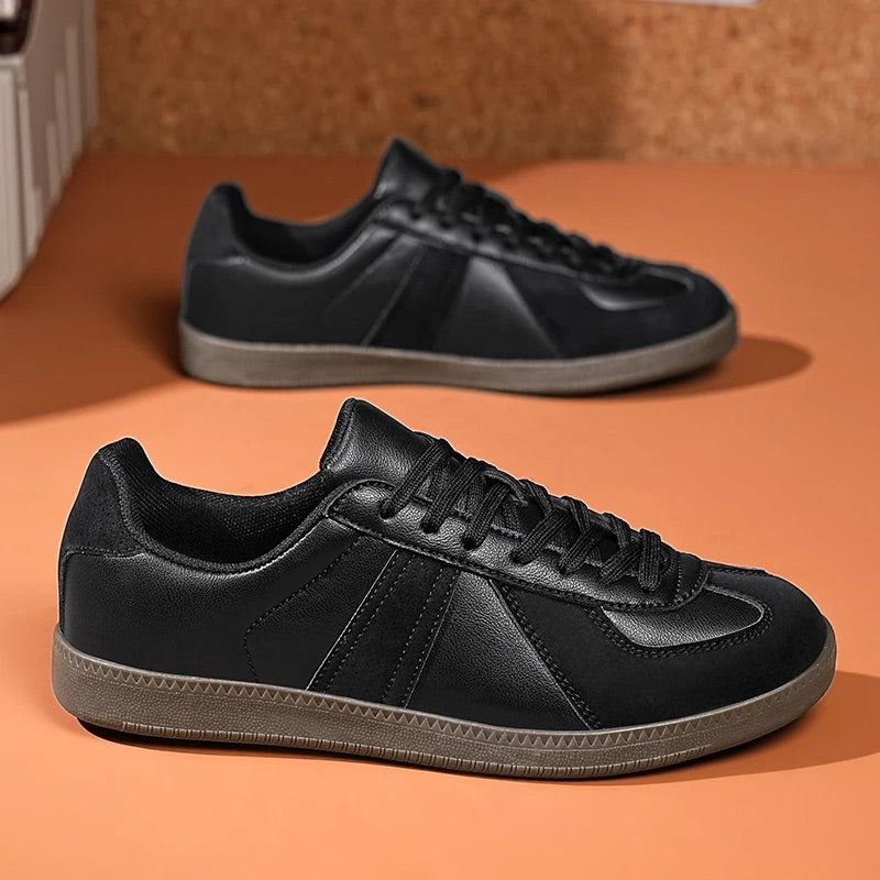 Women Canvas Sneakers with Contrast Details and Cushioned Sole