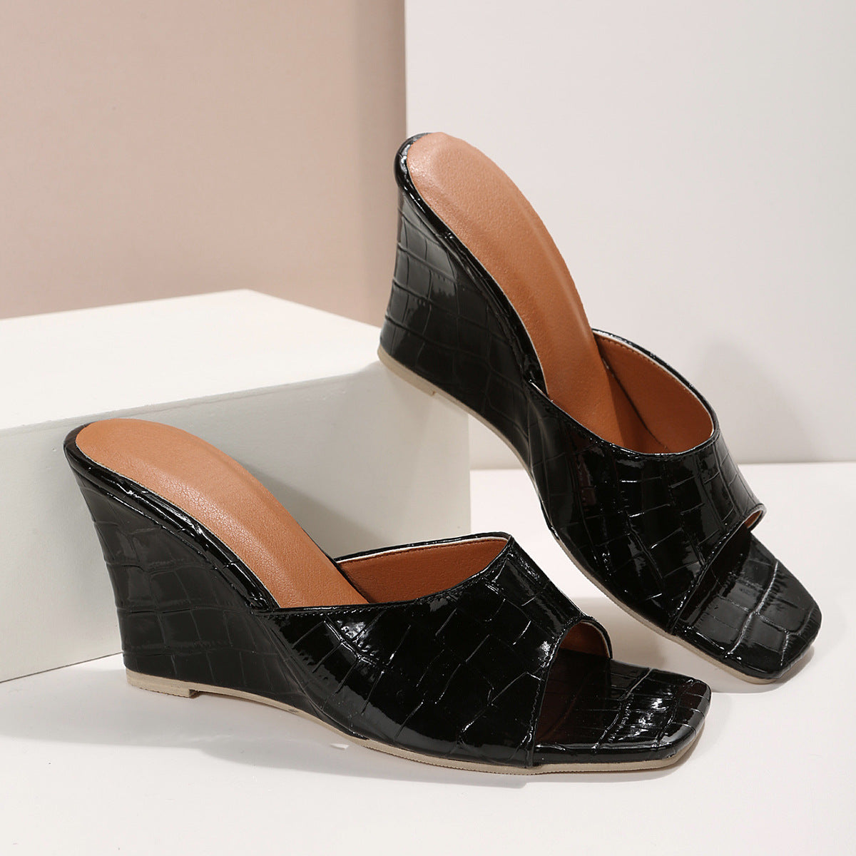 Women's Square-Toe Platform Heels with Crocodile Motif and Cushioned Insole
