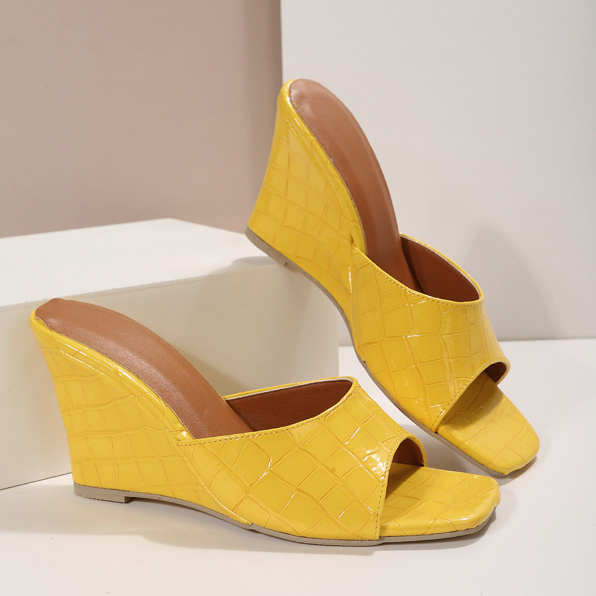 Women's Square-Toe Platform Heels with Crocodile Motif and Cushioned Insole