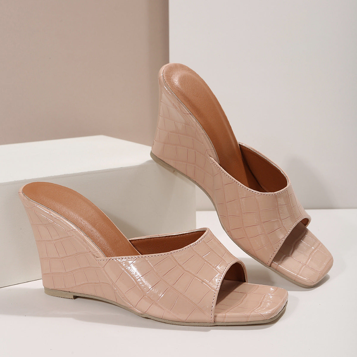 Women's Square-Toe Platform Heels with Crocodile Motif and Cushioned Insole