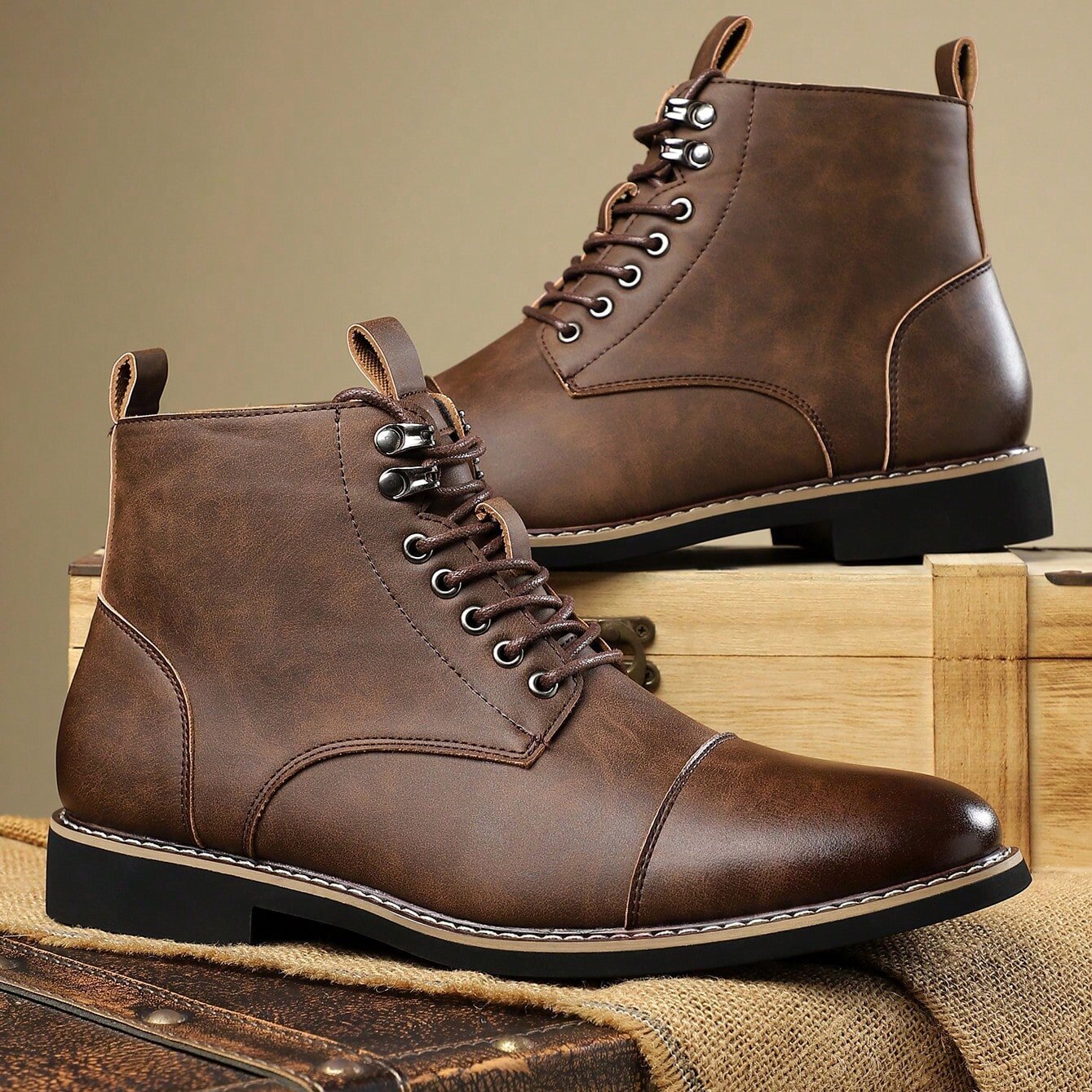 Men Leather Boots with Cushioned Insoles and Reinforced Stitching